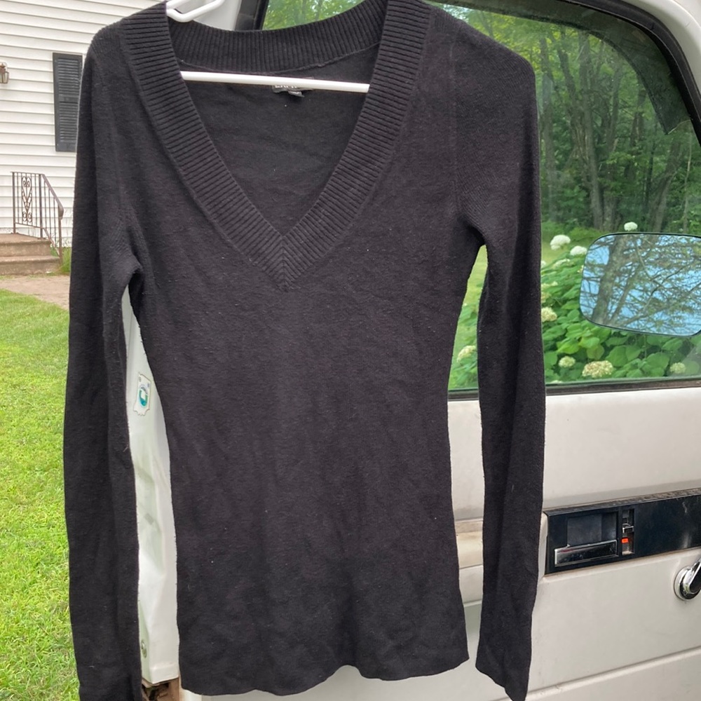Express Sweater -black V-neck